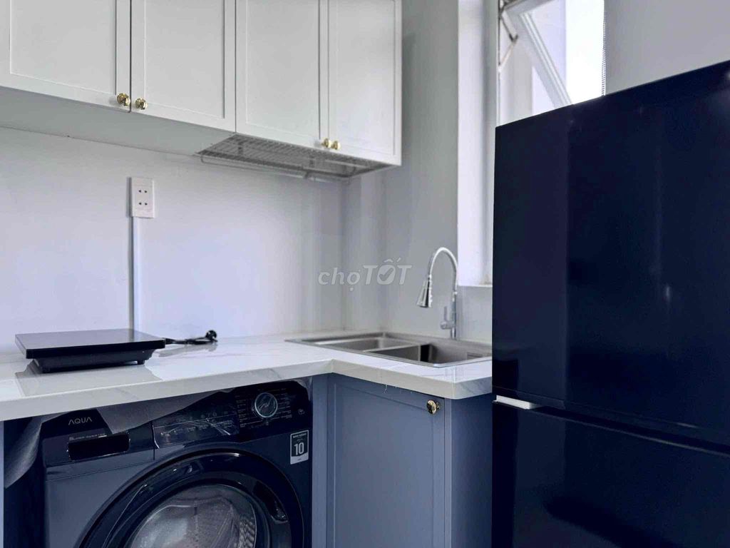 The balcony, the private washing machine. Near the green section, the wealthy private...