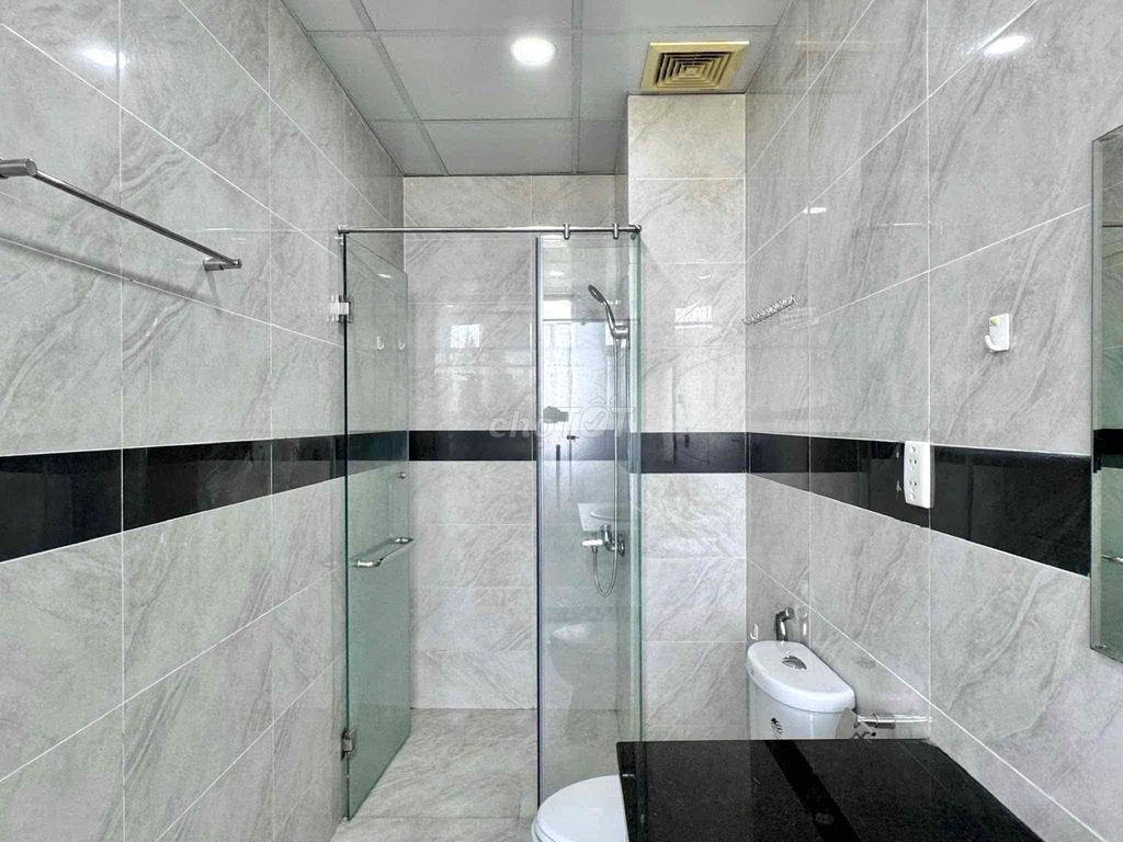 The balcony, the private washing machine. Near the green section, the wealthy private...