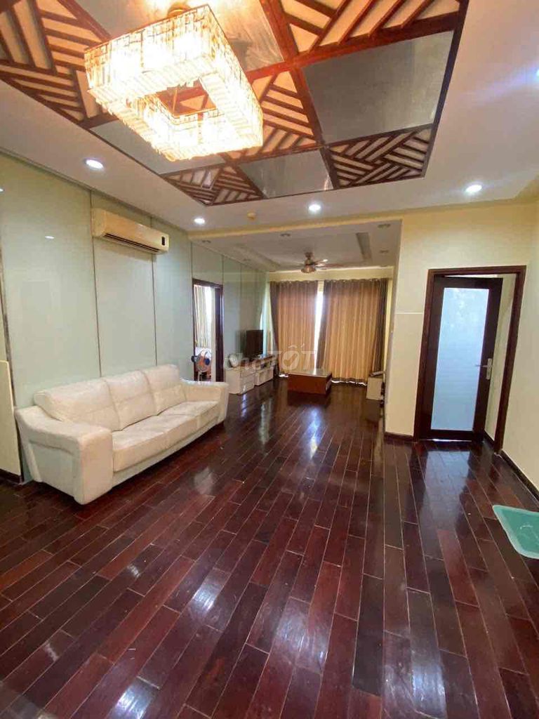 We need to hurry up Hùng Vương Plaza Level 126 Hồng Bàng-712. District 5
