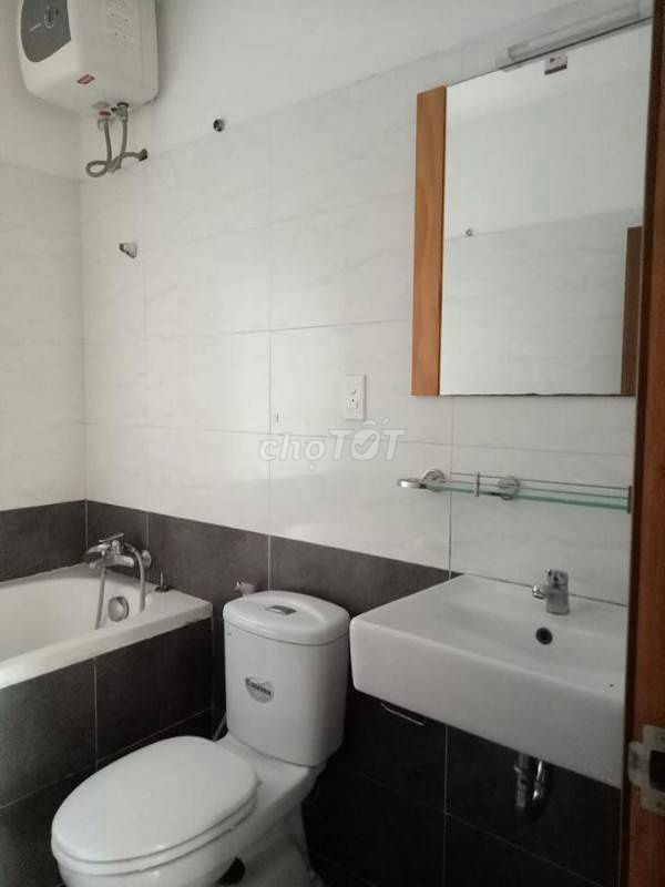 Rent Baleza two bedroom 2 of the 88-foot bathroom, middle floor, empty house. Rent price: Nine million.