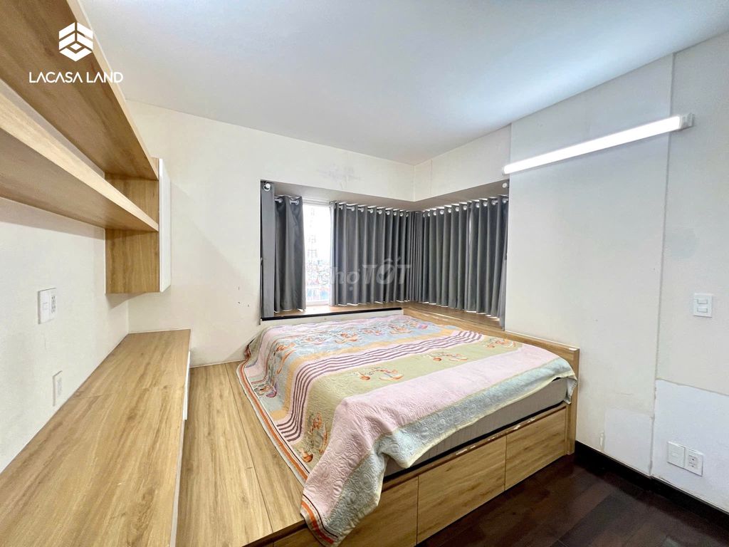 Charmington rents three bedrooms. Full bathroom.