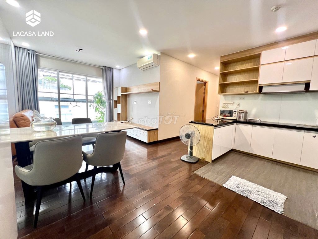 Charmington rents three bedrooms. Full bathroom.