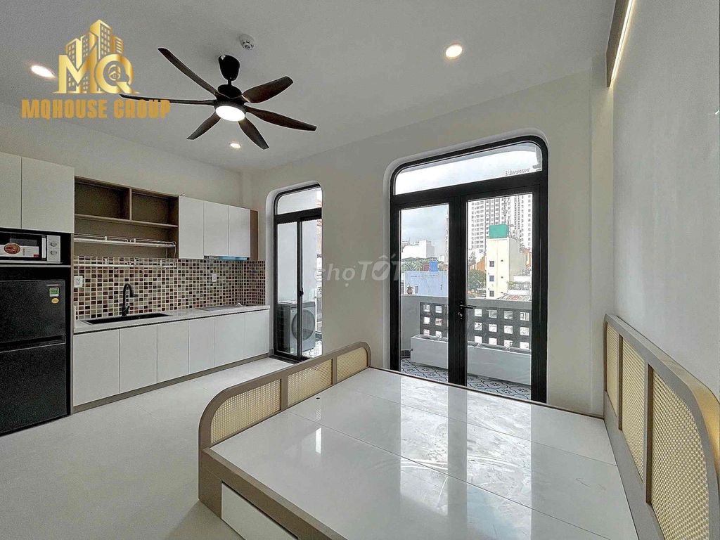 Full balcony service apartment, 100 percent new window, private washing machine, seven straight.