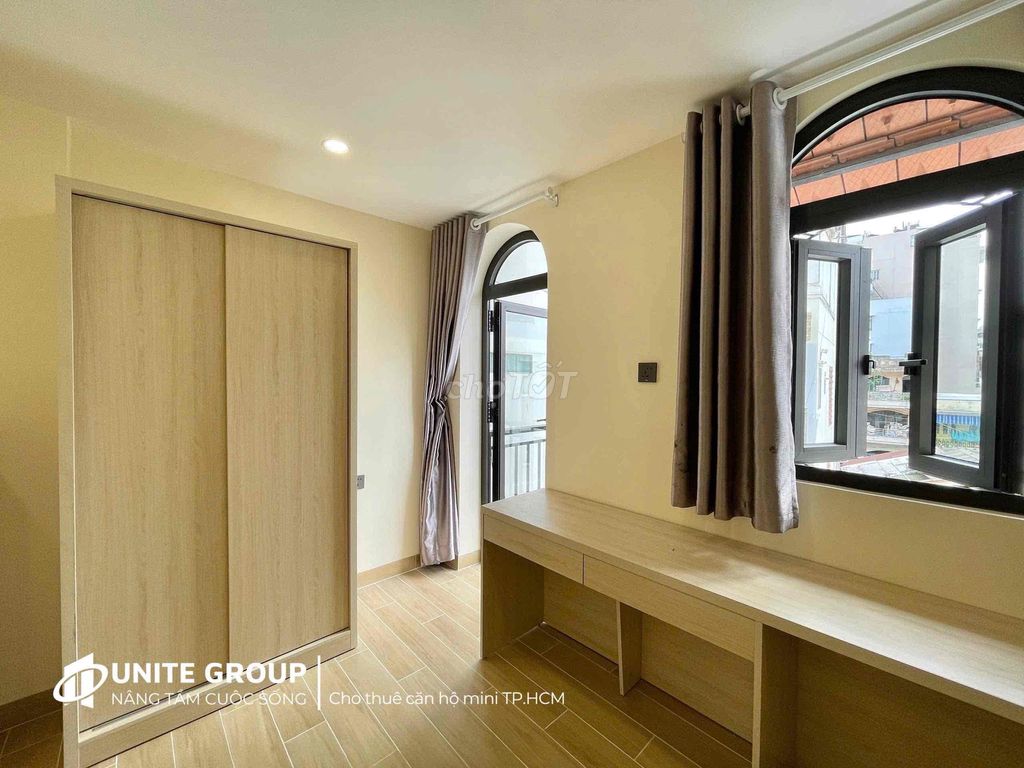 The balcony apartment is 35 meters tone wood right near Trần Quý Cáp near the Market.