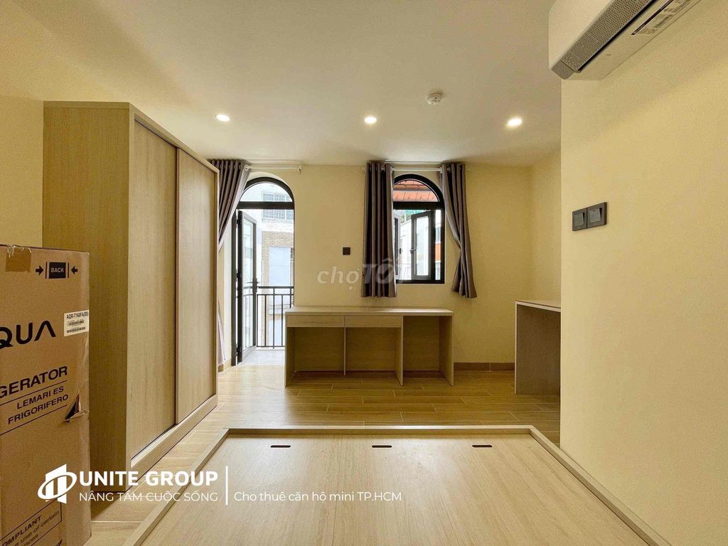 The balcony apartment is 35 meters tone wood right near Trần Quý Cáp near the Market.