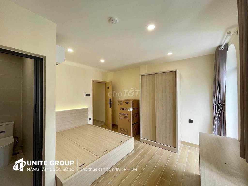 The balcony apartment is 35 meters tone wood right near Trần Quý Cáp near the Market.