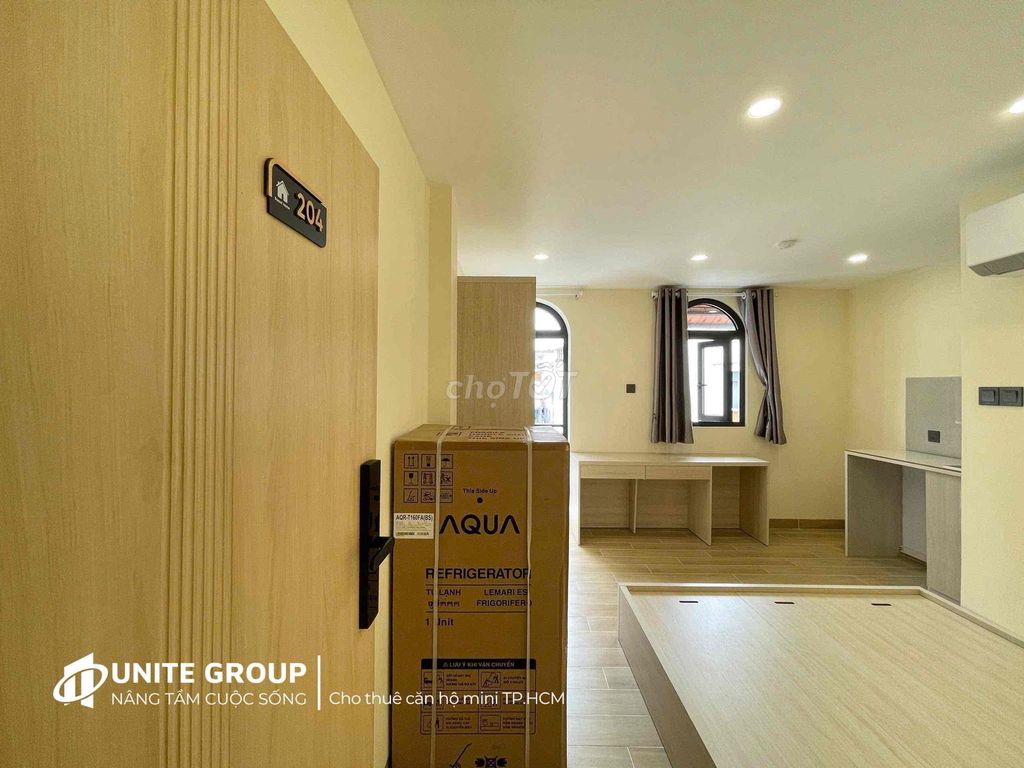 The balcony apartment is 35 meters tone wood right near Trần Quý Cáp near the Market.