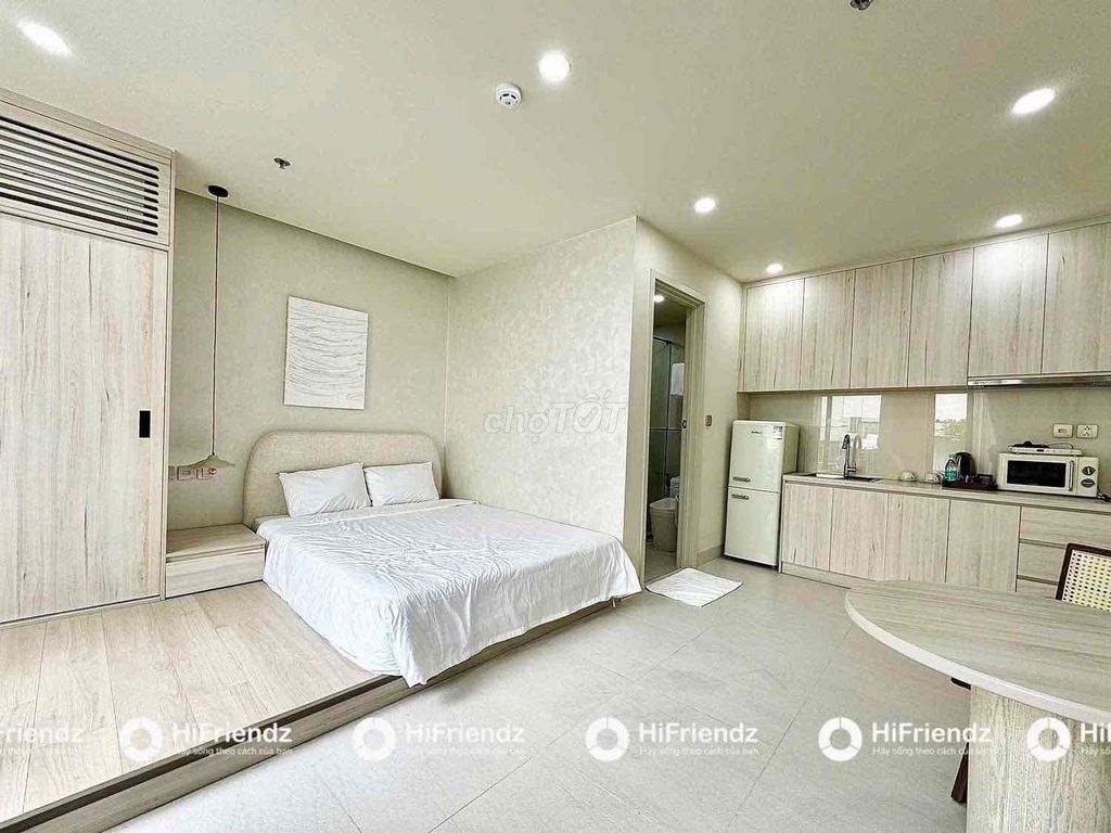 The penthouse right down to the long-page bow - 38 meters 6 million8 - the large building - the interior