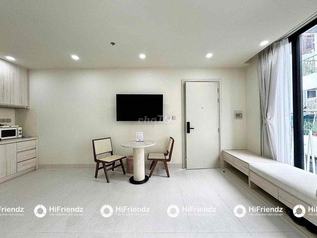The penthouse right down to the long-page bow - 38 meters 6 million8 - the large building - the interior