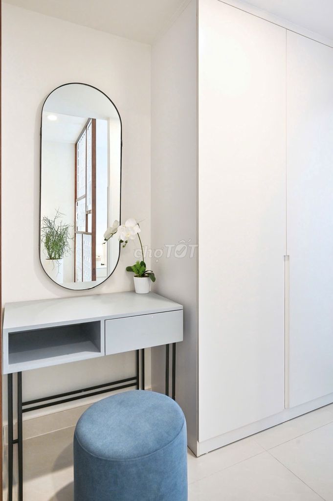Rent Saigon Royal 30m2 full interior 13 million - clear right now