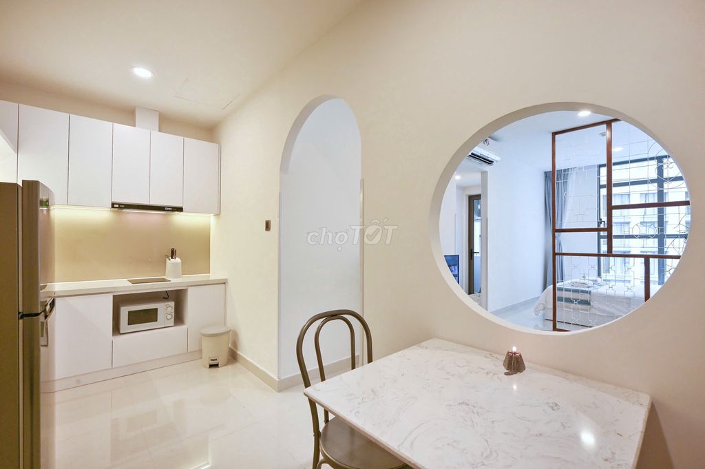 Rent Saigon Royal 30m2 full interior 13 million - clear right now