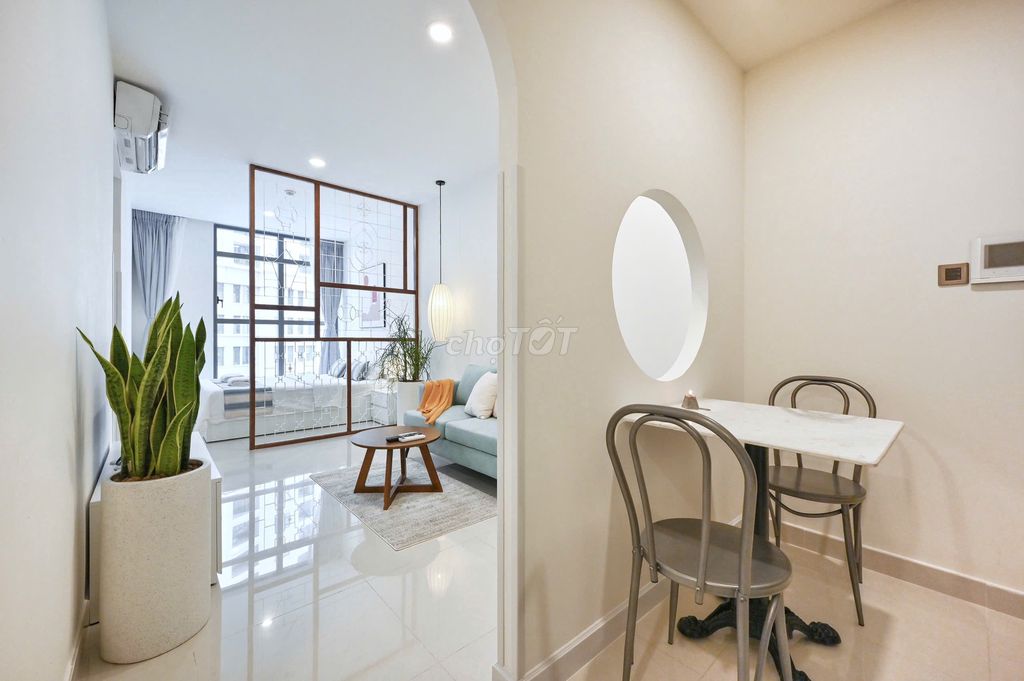 Rent Saigon Royal 30m2 full interior 13 million - clear right now