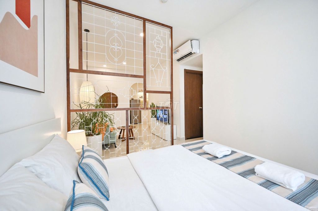 Rent Saigon Royal 30m2 full interior 13 million - clear right now