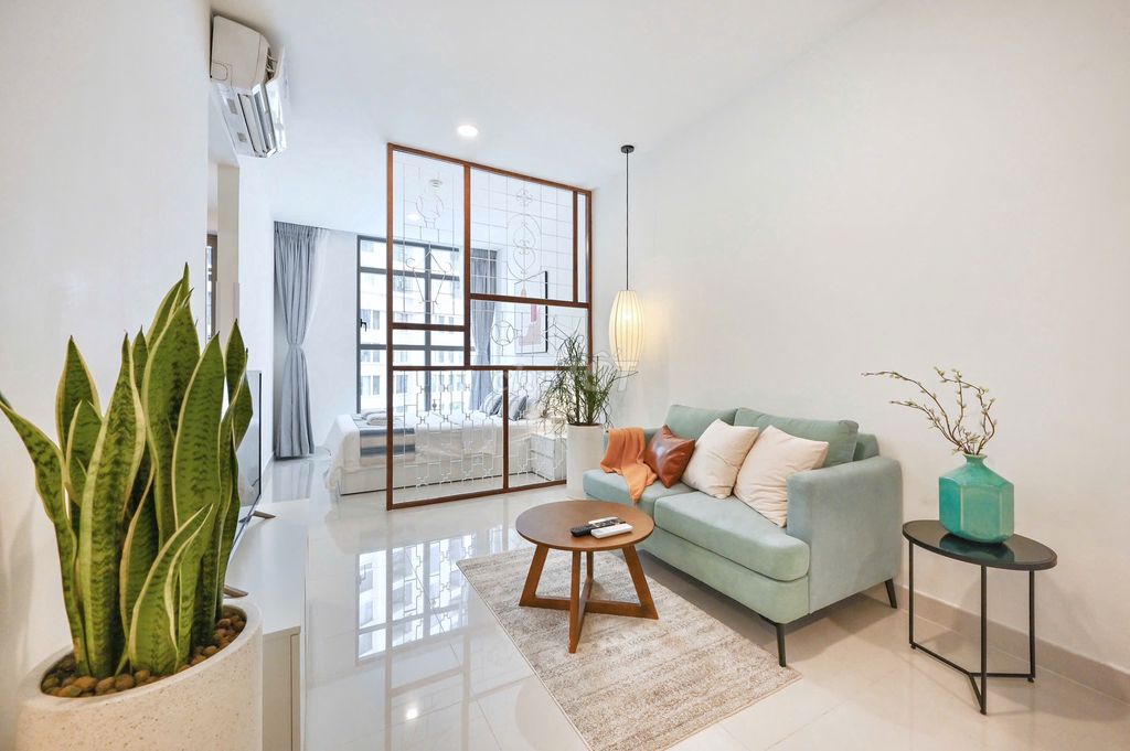 Rent Saigon Royal 30m2 full interior 13 million - clear right now