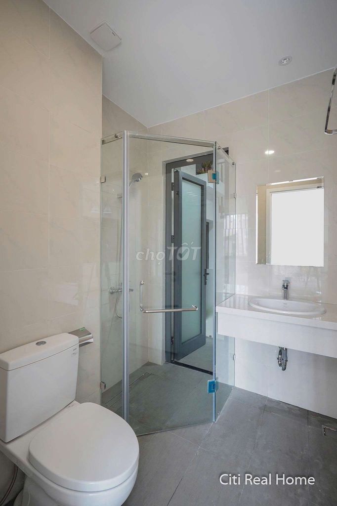 Rent the kitchen room, elevator, security guard in the middle of the 3rd district.