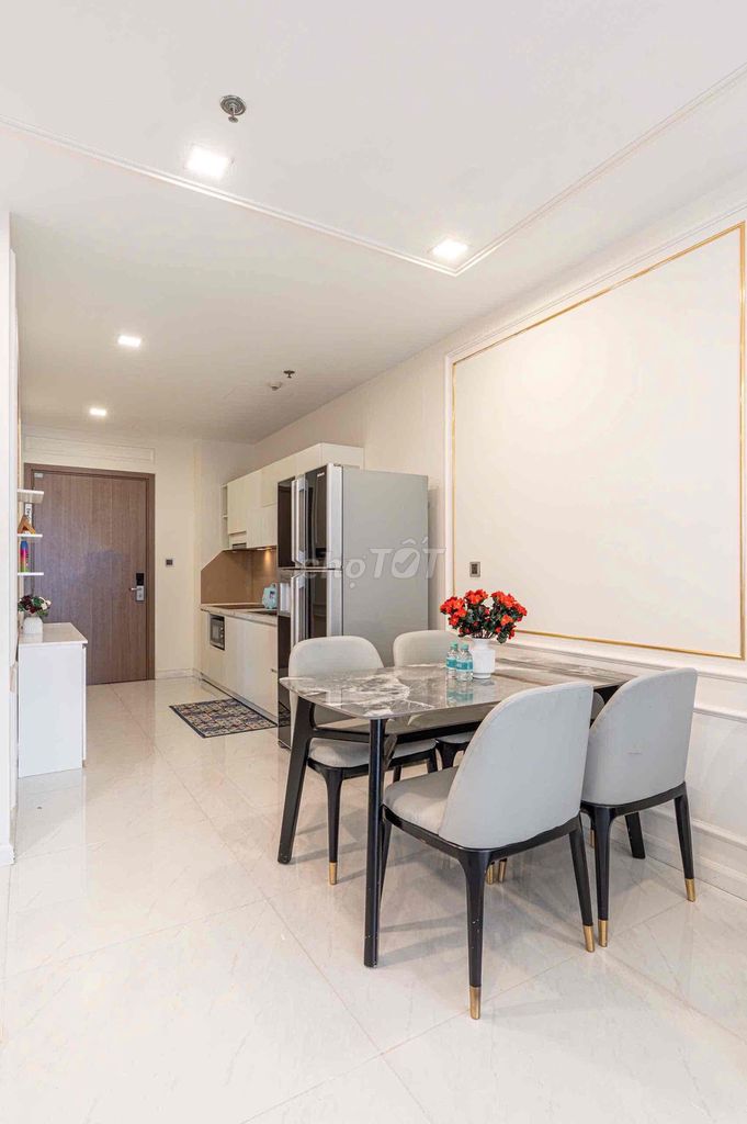Rent the apartment. A full bedroom-- Vinhomes Central Park.