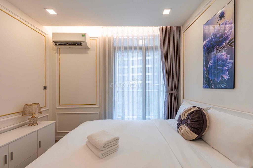 Rent the apartment. A full bedroom-- Vinhomes Central Park.
