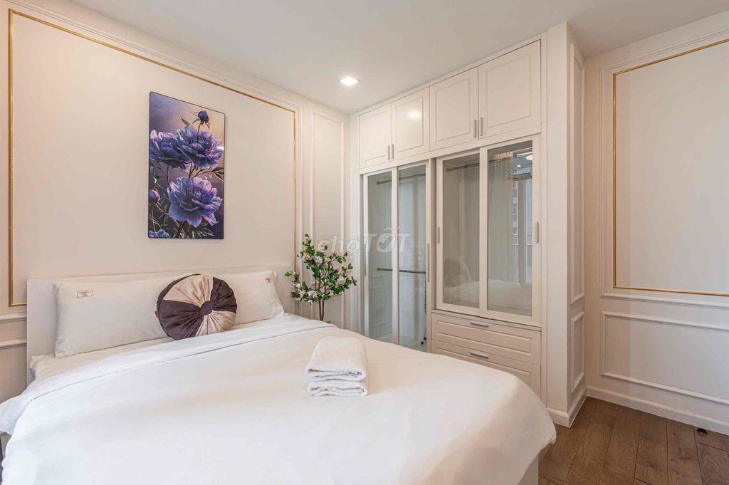 Rent the apartment. A full bedroom-- Vinhomes Central Park.