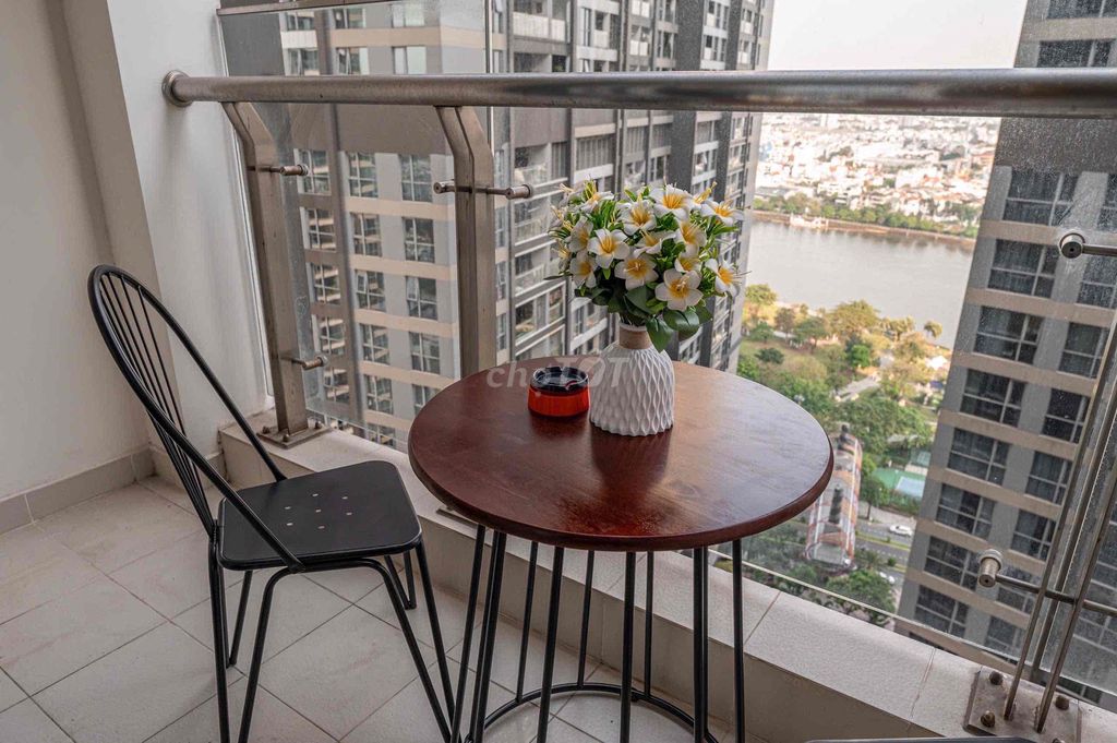 Rent the apartment. A full bedroom-- Vinhomes Central Park.