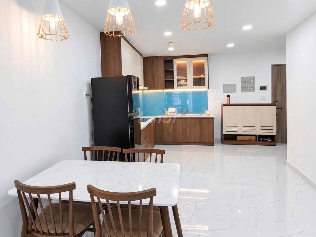 Saigon South Residences-two bedrooms, 2 empty toilets.