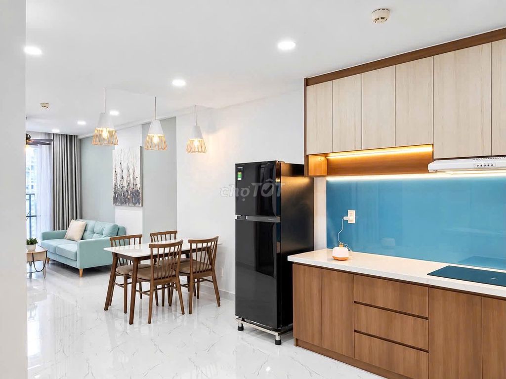 Saigon South Residences-two bedrooms, 2 empty toilets.