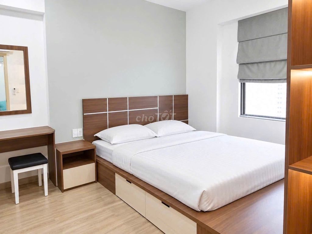Saigon South Residences-two bedrooms, 2 empty toilets.