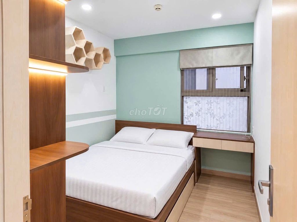 Saigon South Residences-two bedrooms, 2 empty toilets.