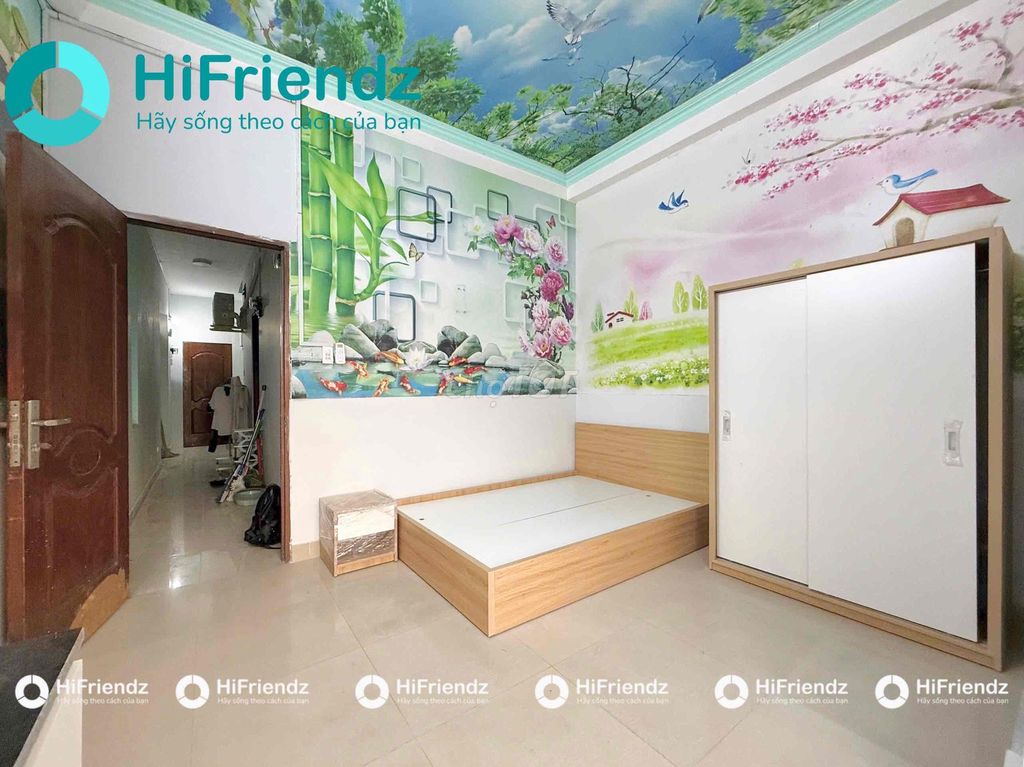 The Mini-Moral House has a balcony close to Queen Sen near the Constitutional University.