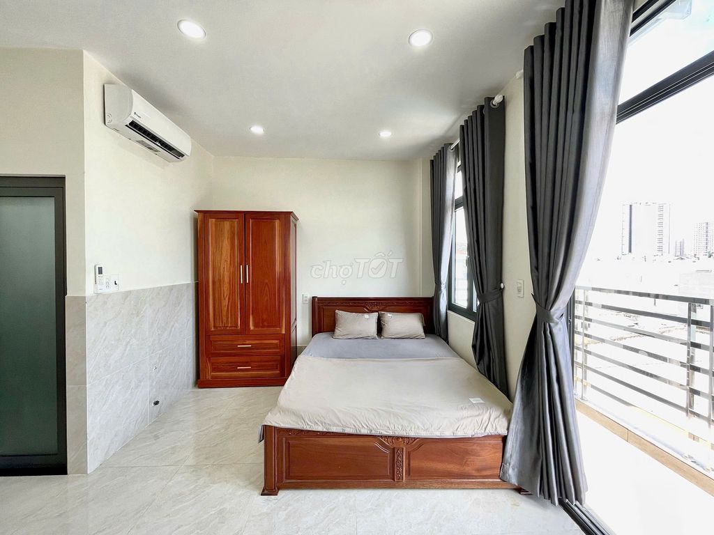 The balcony studio, nice and clean, Lê Văn Sỹ, master of crime.