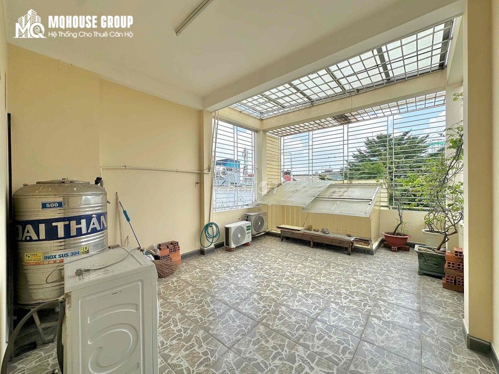 Garden studio chill - furniture available - at the head of the warship