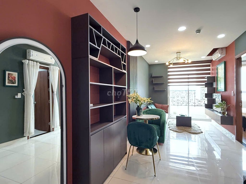 Grand Riverside, 3 p to the center, soft prices, 13.5 million a bedroom.