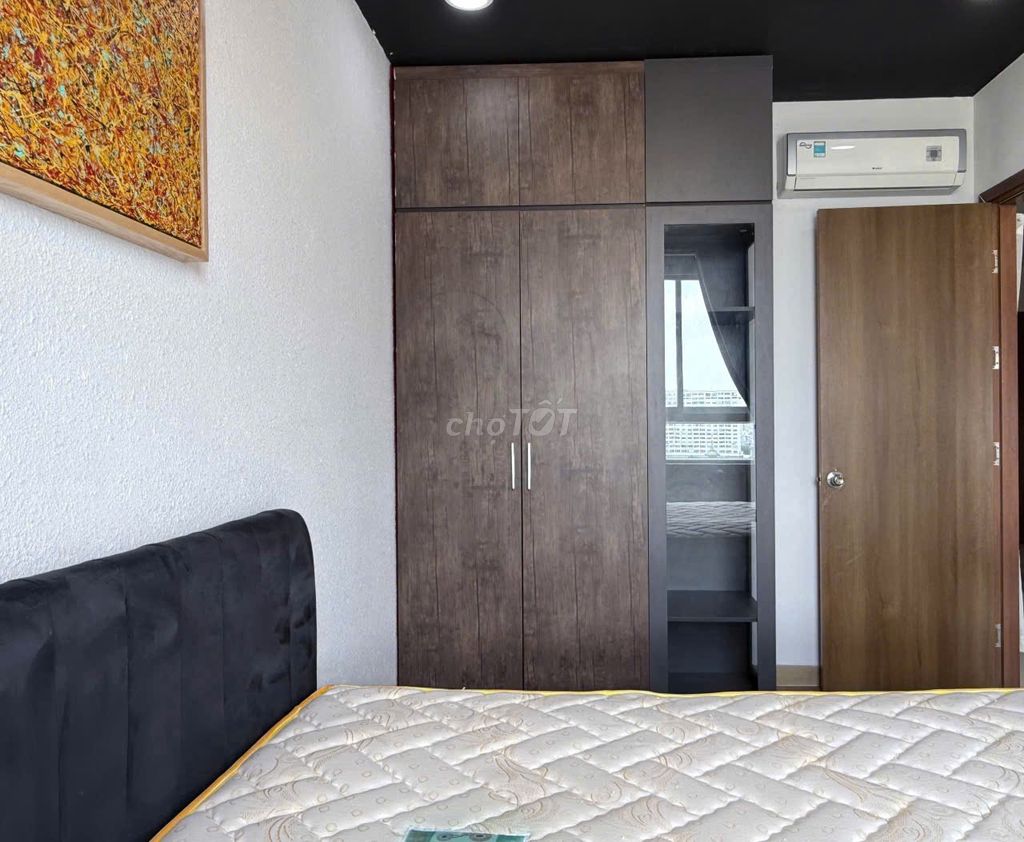 Grand Riverside, 3 p to the center, soft prices, 13.5 million a bedroom.