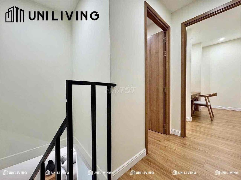 Open apartment 1 st 1 st floor 2 separate bedroom right out oftown
