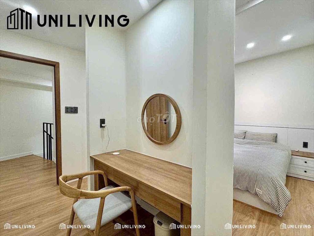 Open apartment 1 st 1 st floor 2 separate bedroom right out oftown
