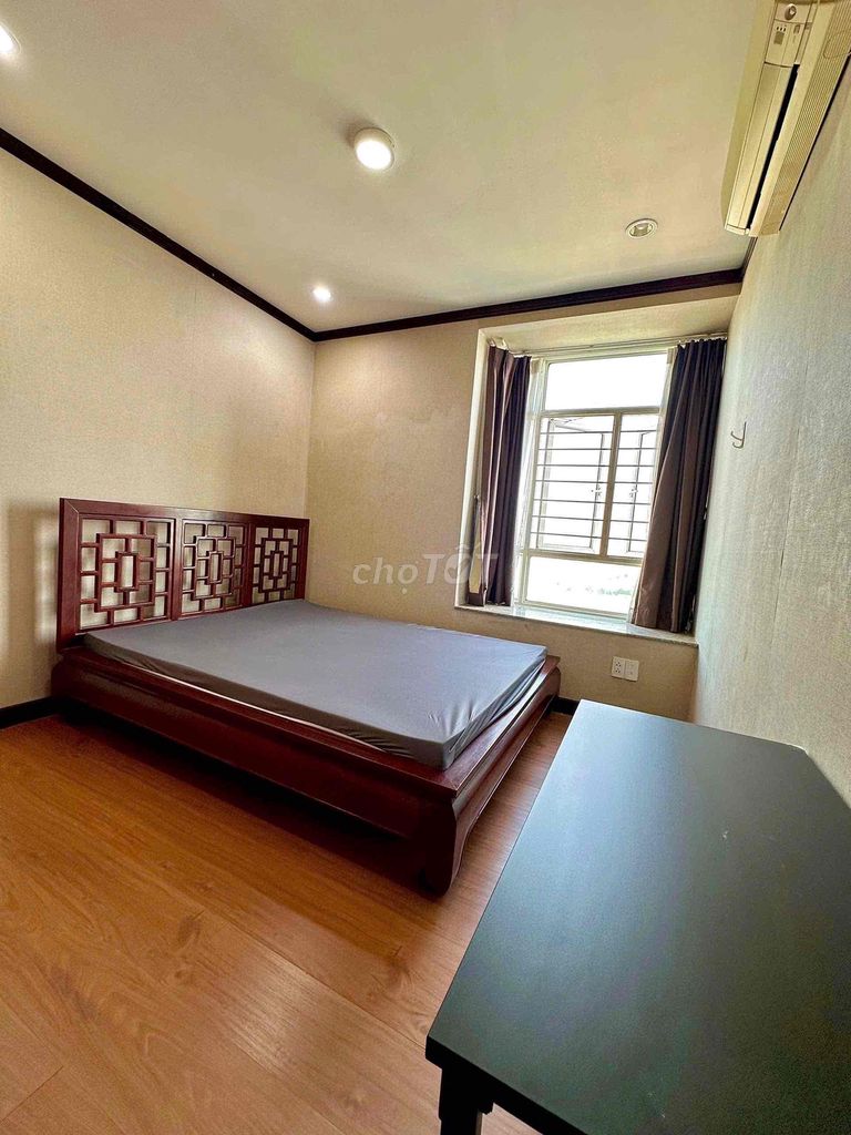 full house share room