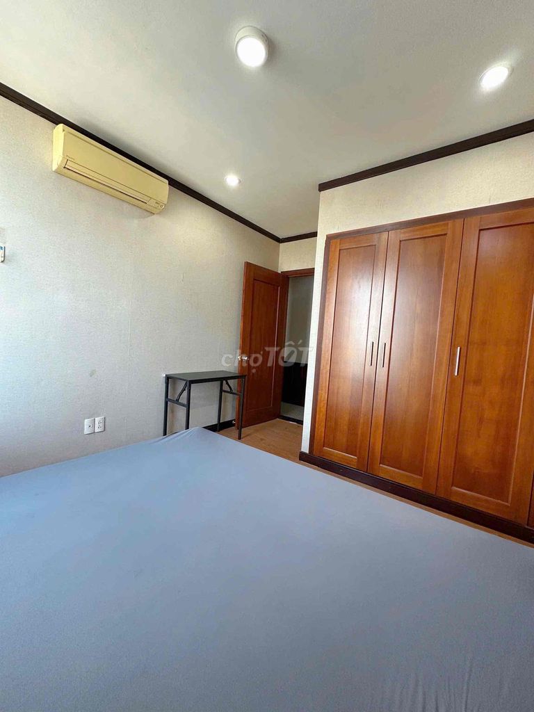 full house share room