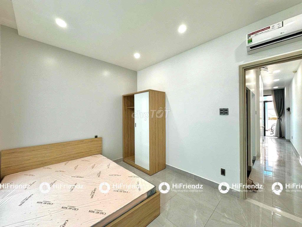 The two bedrooms are right here at the University of Science, West Square, rich.