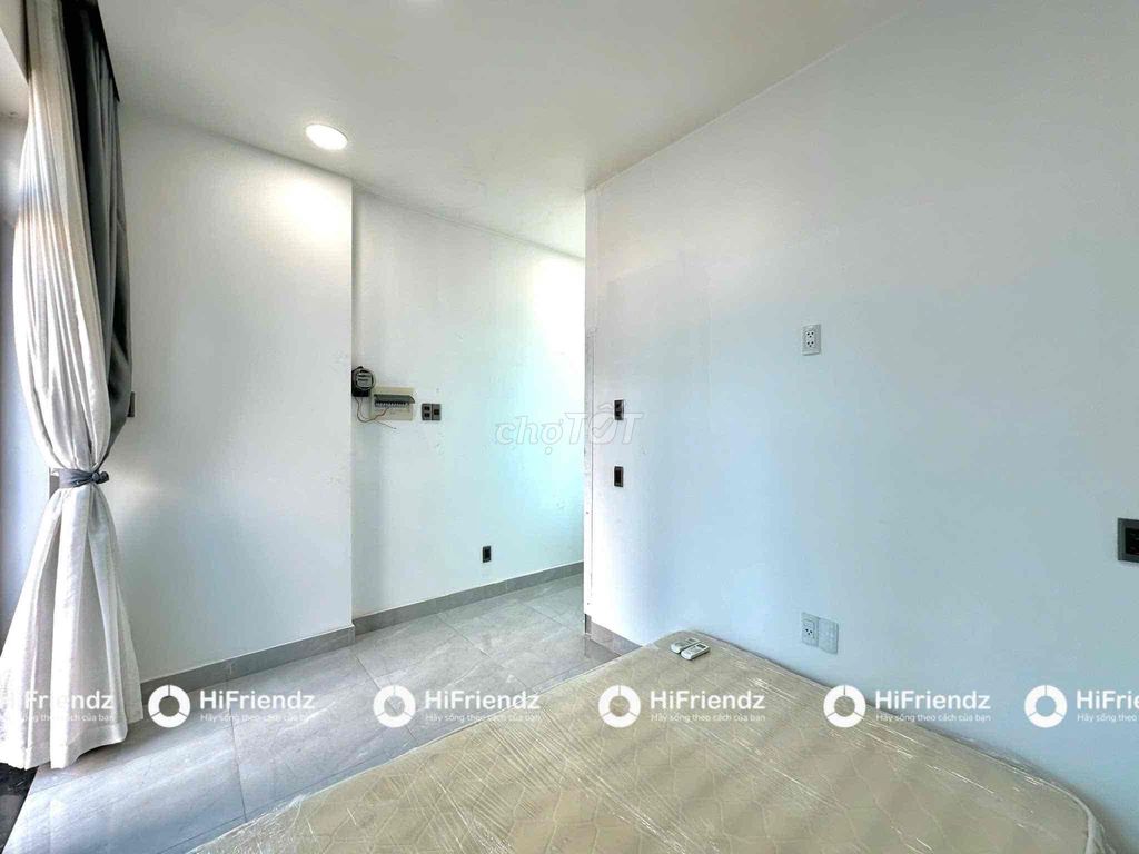 The two bedrooms are right here at the University of Science, West Square, rich.