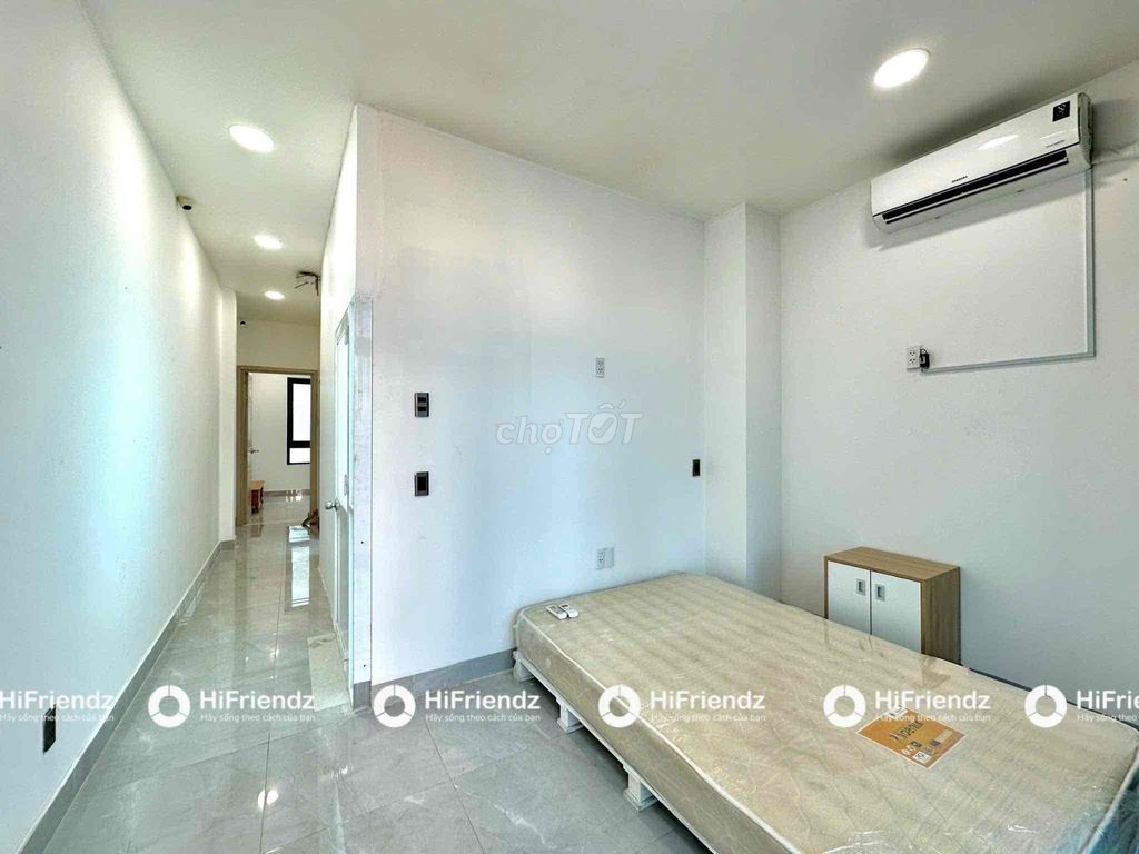 The two bedrooms are right here at the University of Science, West Square, rich.