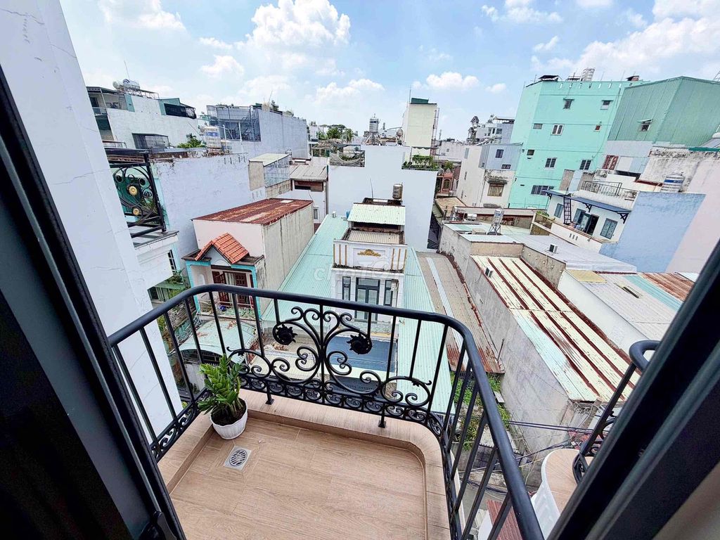 The most beautiful new balcony studio near the latest gofl field, airport.