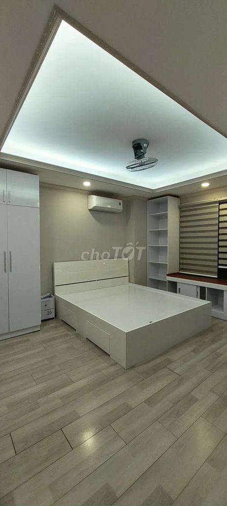The apartment is beautiful. Three bedrooms wide. 107 meters wide.
