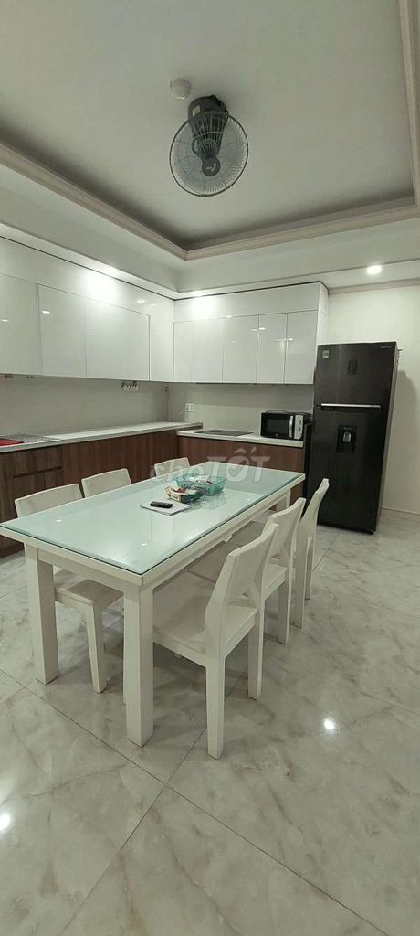 The apartment is beautiful. Three bedrooms wide. 107 meters wide.