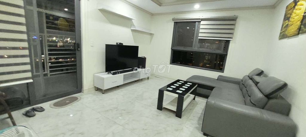 The apartment is beautiful. Three bedrooms wide. 107 meters wide.