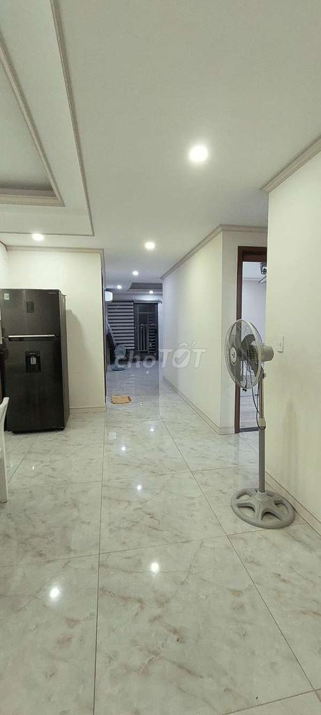 The apartment is beautiful. Three bedrooms wide. 107 meters wide.