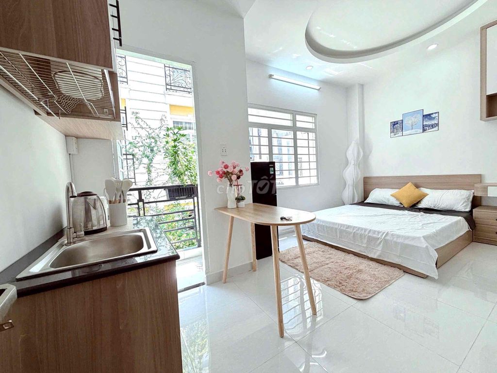 công (c) - Full interior - Nguyễn Xí – 2 open windows
