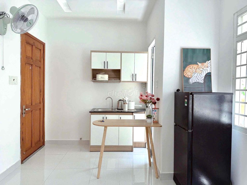công (c) - Full interior - Nguyễn Xí – 2 open windows