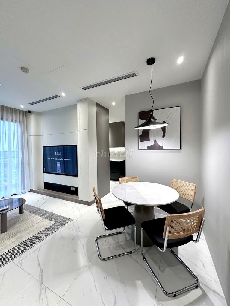 Rent a high-end apartment. One bedroom right in Lý Chính Thắng. 3rd District.