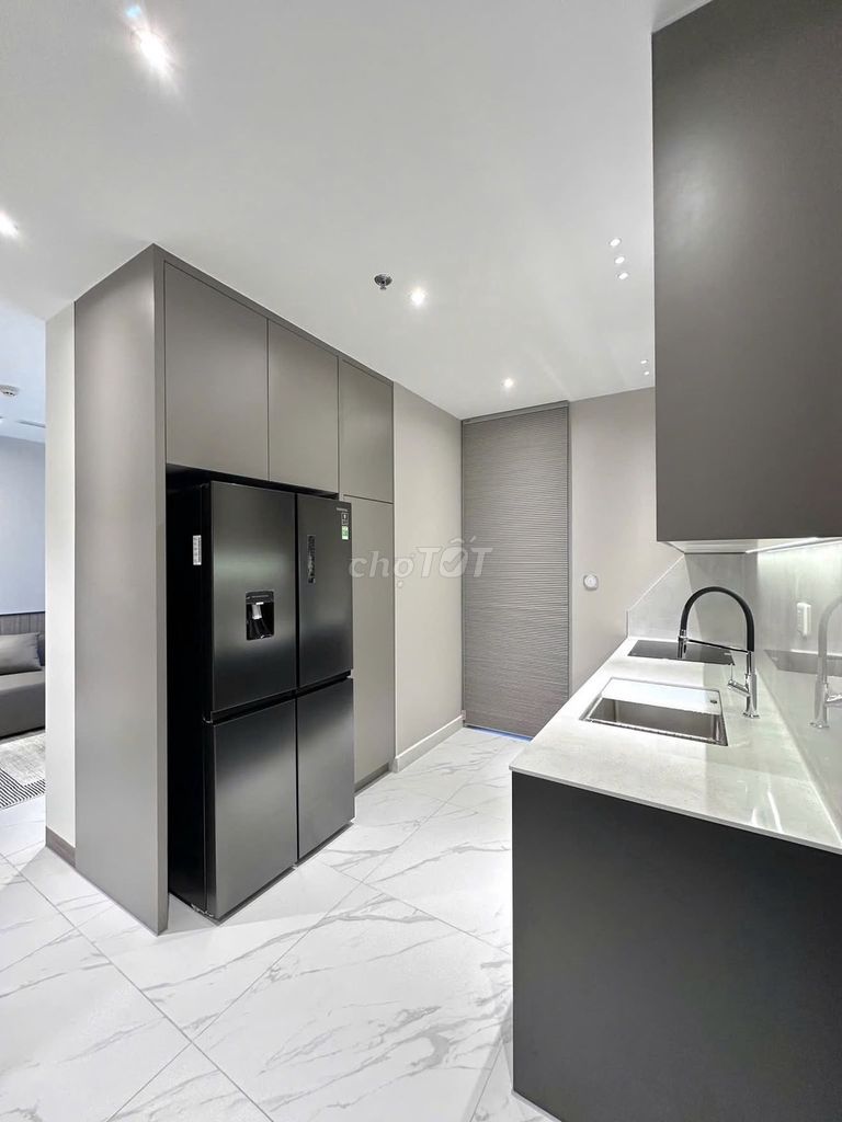 Rent a high-end apartment. One bedroom right in Lý Chính Thắng. 3rd District.