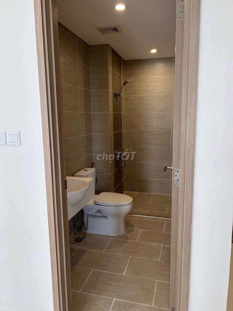 Rent a high-end apartment. One bedroom right in Lý Chính Thắng. 3rd District.