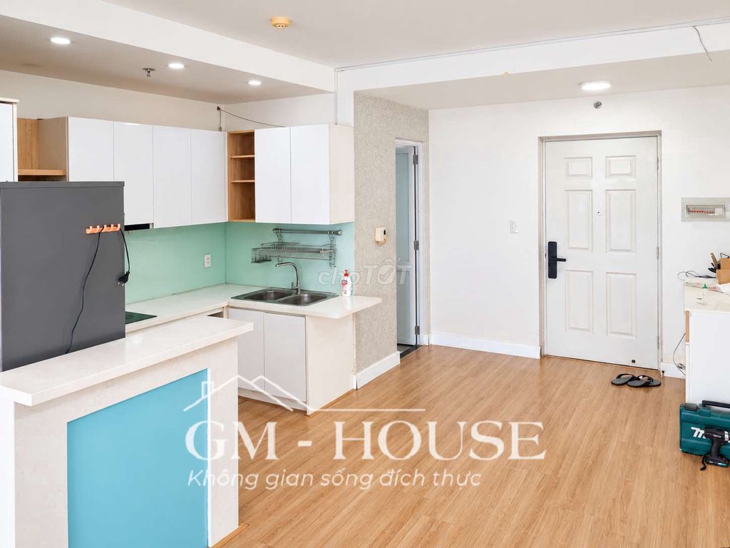 Two bedrooms, two bathrooms, 70 meters, full interior, just Nguyễn Gia Trí.